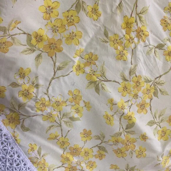 Vintage Handmade Yellow Floral Tablecloth Crochet Edge Fringe 64" Round Spring - Picture 7 of 9